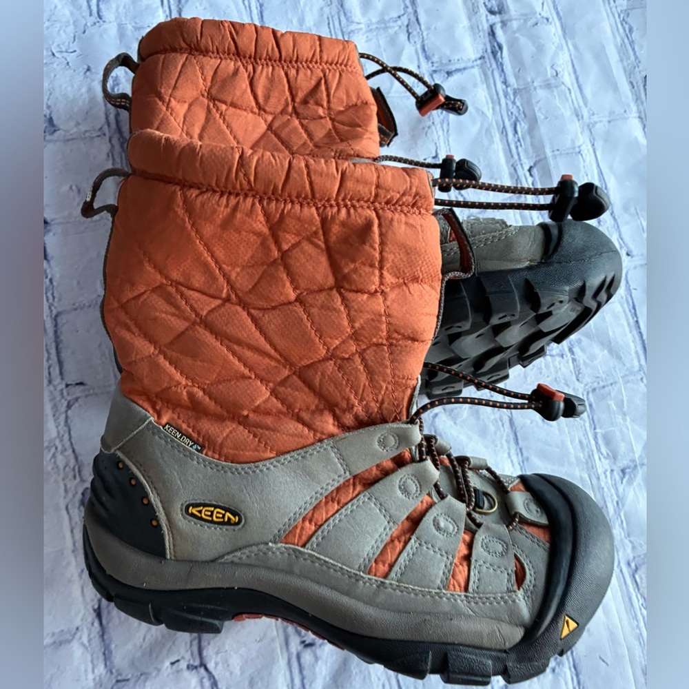KEEN Shellback women’s size 6.5 winter boots